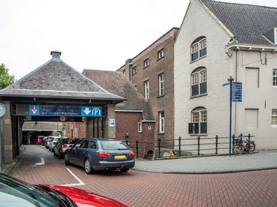Parkeergarage Sint Josephstraat - image