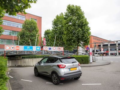 Parkeergarage Stationsplein - image