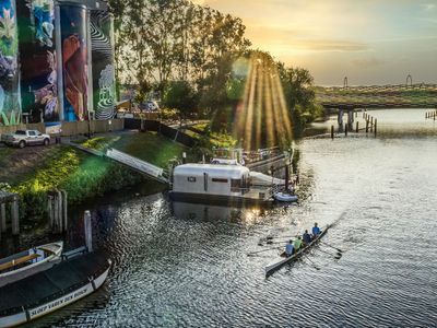 The Coon | B&B op het water - image