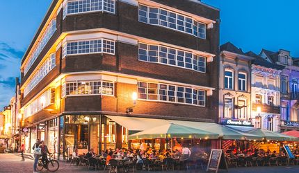 Stadsbrasserie Het Warenhuis - image