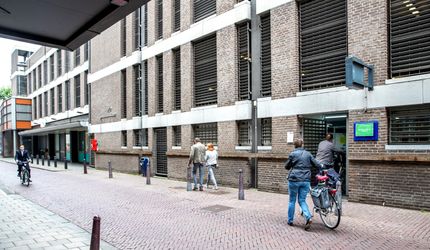 Fietsenstalling Burg. Loeffplein - image